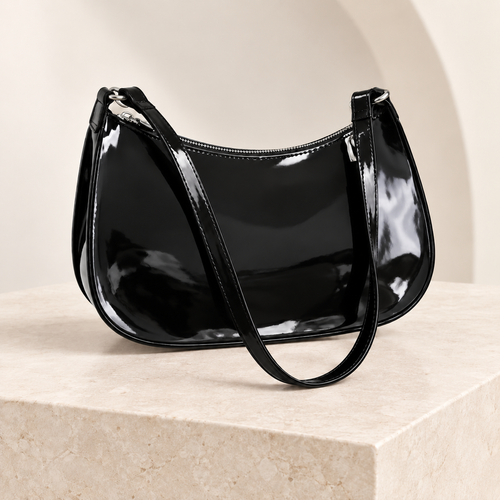 Bolso de hombro efecto charol en color negro
