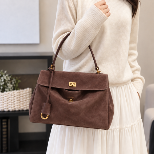 Bolso de hombro aterciopelado